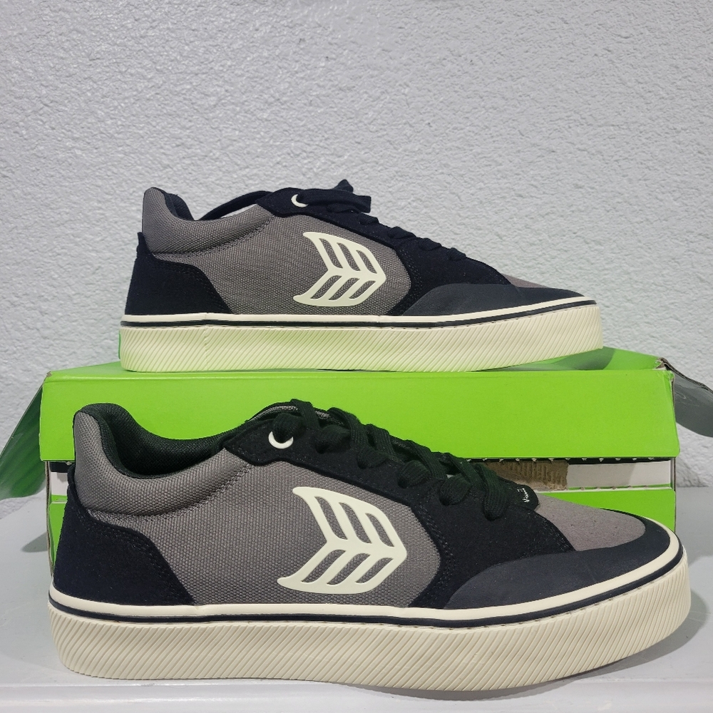 NIB Cariuma Vallely Skate Black Suede Charcoal Sneaker  8 Men's 9.5 Women's